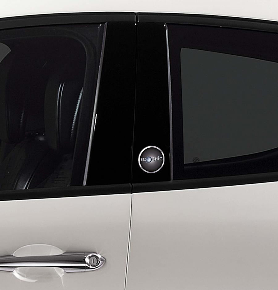  Lancia Ypsilon Ecochic 2011 года  (фото 2 из 2)